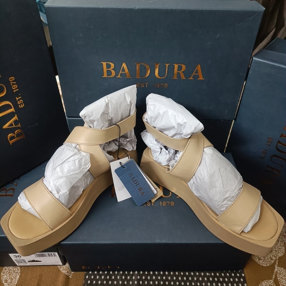 Square Toe Sandal - Picture 4 of 7